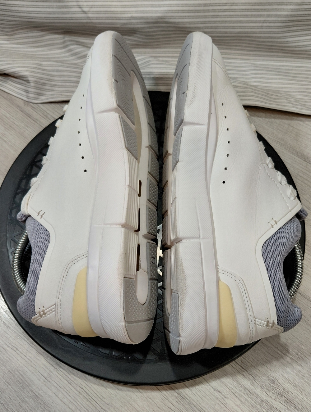 On Rrunning Womens Roger Advantage White Leather & Soft Lilac Everyday Shoe SZ 8 - Picture 5 of 12